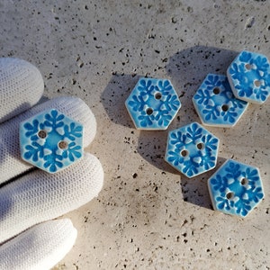 Boutons géométriques en céramique, Set de six boutons hexagones bleu turquoise, boutons à coudre fait main en porcelaine. image 3