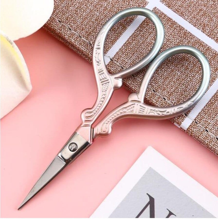 Tulip 3.5 Curved Embroidery Scissors With Sheath