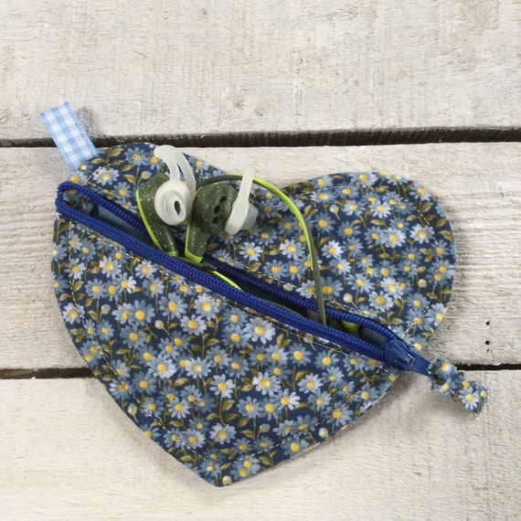 Heart Jewellery or earbuds or AirPods bag, headphones travel case,  earring pouch, small purse, Handmade