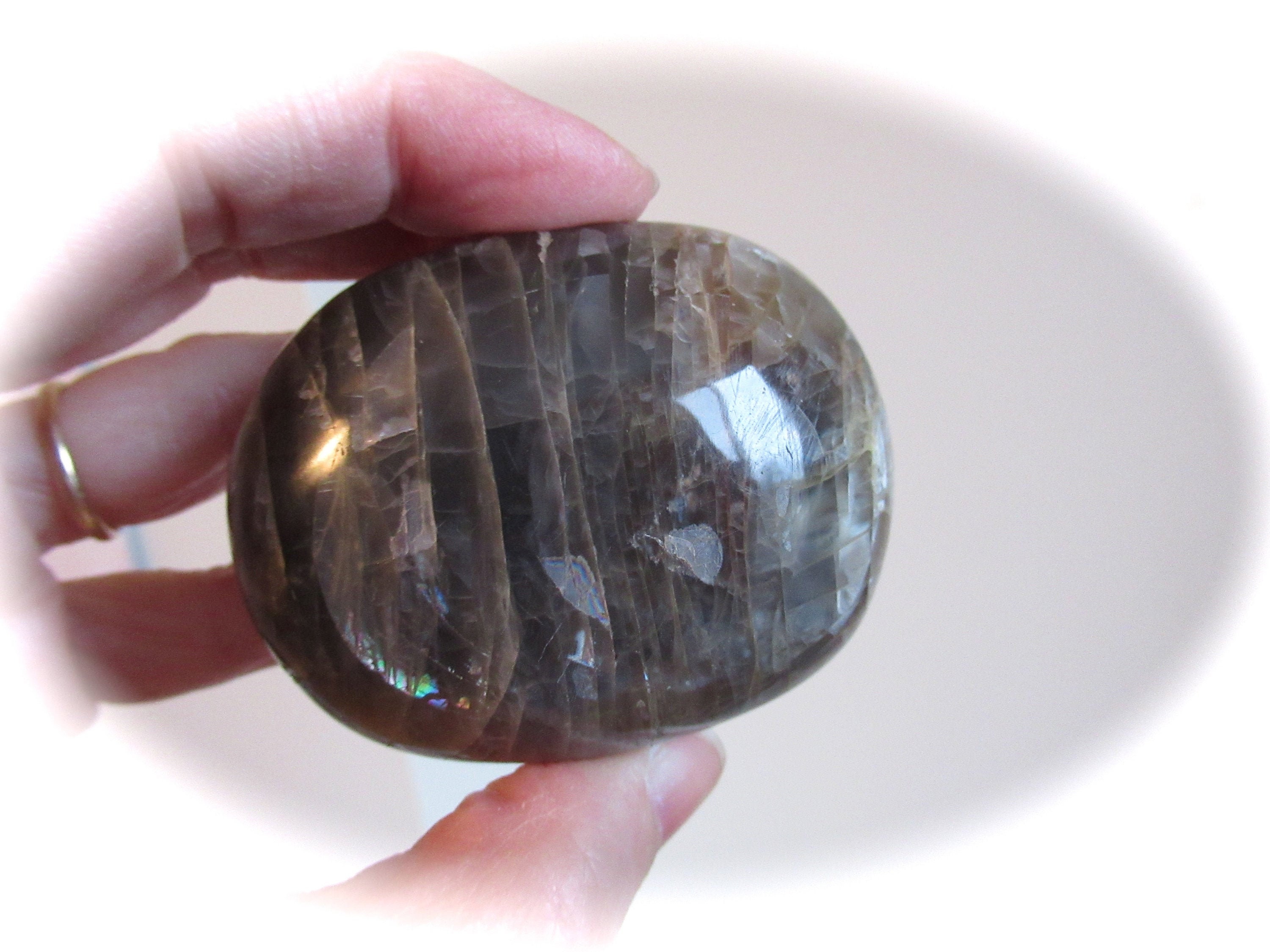 Smooth stone crystal (128g) 