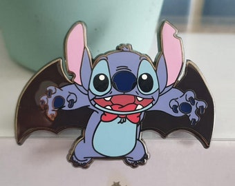 DISNEY FANTASY PINS - Halloween Stitch Dracula