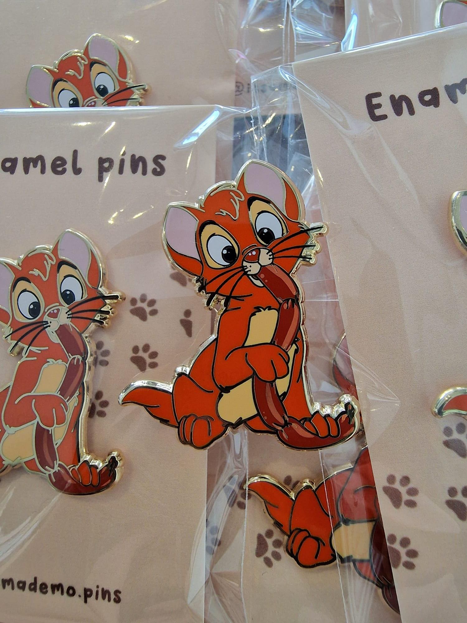 DEC stamp pin Oliver オリバー　ピンバッジ il_fullxfull.6239744736_pqnh.jpg