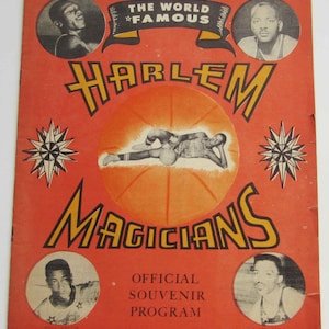Programa oficial de lembrança do time de basquete Harlem Magicians, 24 de janeiro de 1959, contra o Boston Shamrocks. Completo e em bom estado.