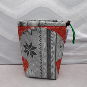 MÉDIO Twofer gnomo/cogumelo, bolsa de projeto reversível, bolsa reversível para tricoteiras ou crocheteiras, totalmente forrada com cordão.