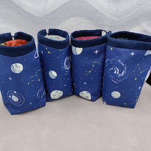 KLEINER Galaxy Twofer, wendbare Projekttasche, Wendebeutel für Stricker oder Häkler, komplett gefüttert mit Kordelzug.