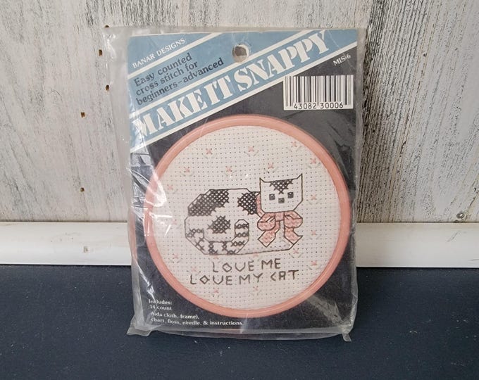 Banar Designs MIS-6 Love Me Love My Cat Cross Stitch Kit