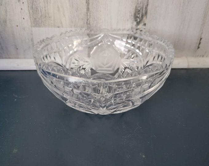 Elegant Clear Glass Bowl with Frosted Roses