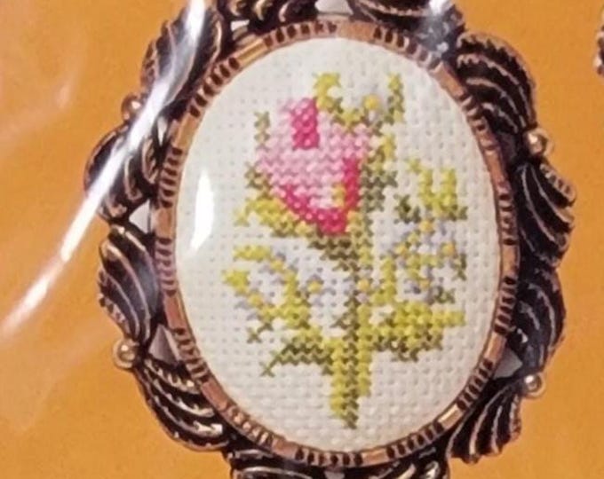 778 by the Creative  Rosebud Brooch by Circle Cross Stitch Kit