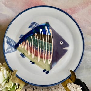 Artist Made Signed Modernistic COLORFUL FISH PLATE 11" Fun Beach House Cottage Fish Wall Decor