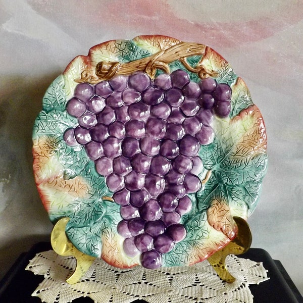 Majolica Plate With Grapes And Leaves By Fitz And Floyd 10"