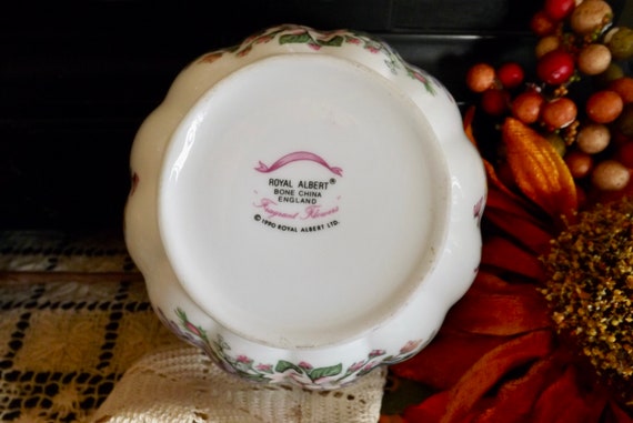 Vintage Porcelain Trinket Bowl Delicate Flowers R… - image 7