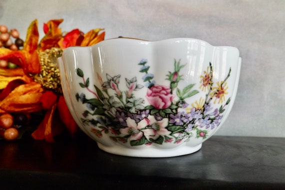 Vintage Porcelain Trinket Bowl Delicate Flowers R… - image 3