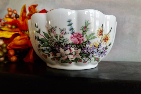 Vintage Porcelain Trinket Bowl Delicate Flowers R… - image 6