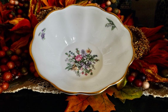 Vintage Porcelain Trinket Bowl Delicate Flowers R… - image 5