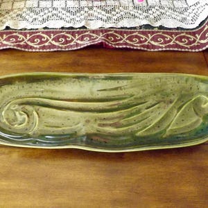 Gail Pittman Art Pottery Free Form Swirl Design Moss Green Serving Tray Sandwich Platter From Mississippi 19"