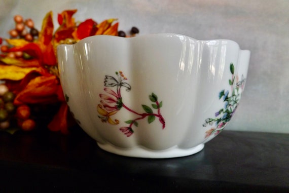 Vintage Porcelain Trinket Bowl Delicate Flowers R… - image 4