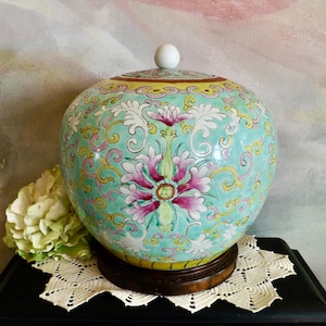 Tarro grande de jengibre rosa Famille turquesa: Chinoiserie Lotus Floral, base de madera