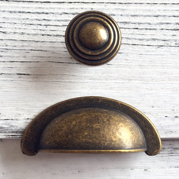 2.75 « Antique Brass Cup Bin Drawer Tire Poignées Dresseur Pull Handle Cabinet Door Handles Retro Rustic Furniture Décoratif 2 3/4 « 70 mm