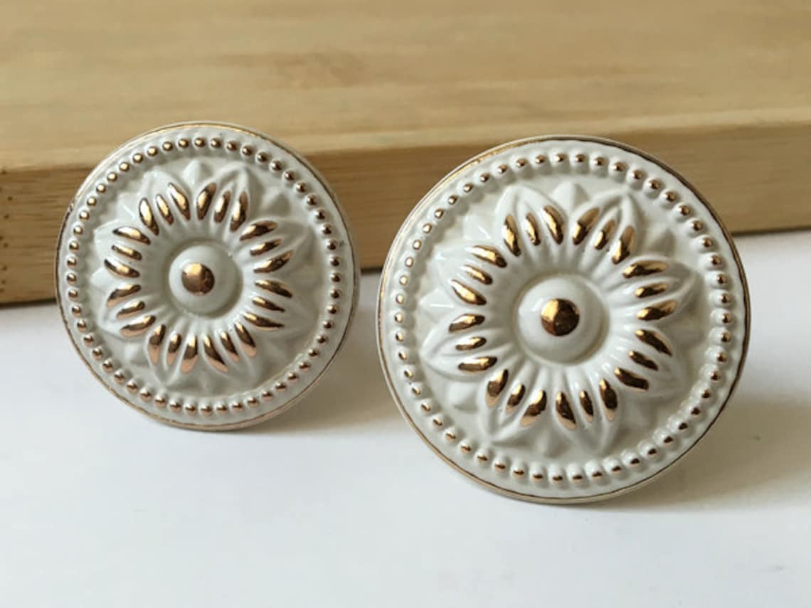White Dresser Knob Drawer Knobs Pulls Handles / Shabby Chic Etsy