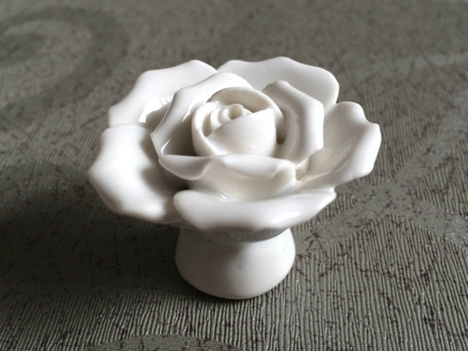 White Dresser Knobs Drawer Knobs Pull Handles / Kitchen Etsy