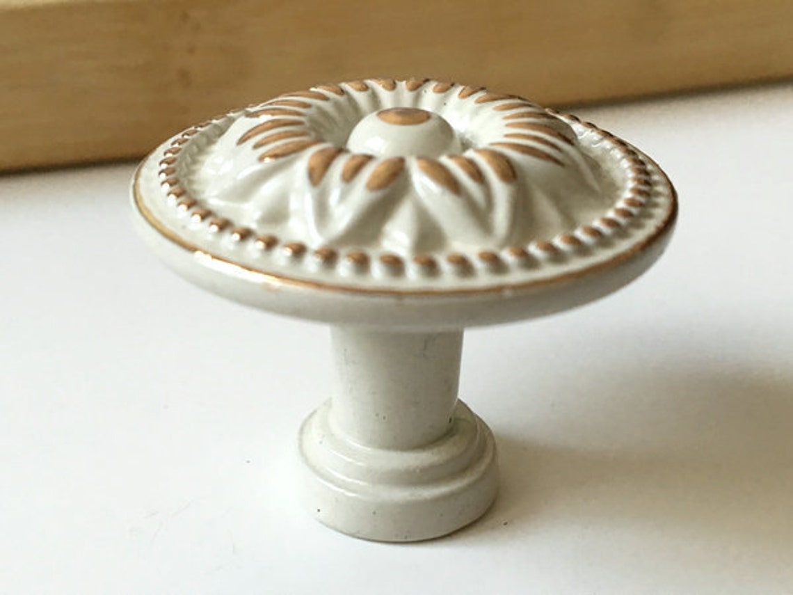 White Dresser Knob Drawer Knobs Pulls Handles / Shabby Chic Etsy