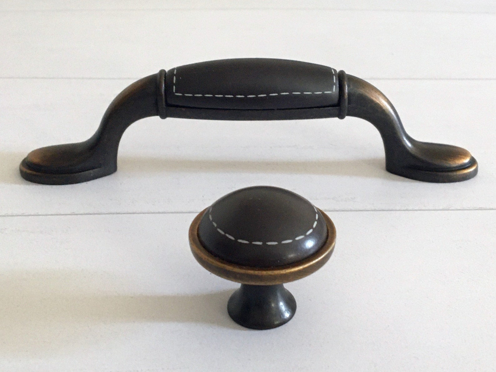 3.75 Cerámica cajón tire manijas de gabinete marrón | Etsy