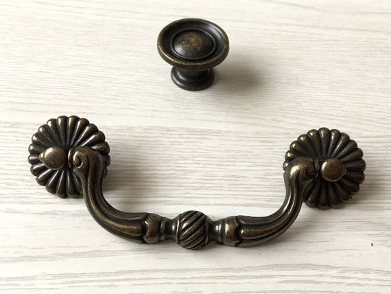 2 Set Antique Bronze Door Cupboard Drawer Cabinet Drop Handle Knob W//Screws d