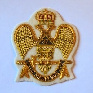 May include: A gold embroidered patch with a double-headed eagle, a crown, and the text "DEUS MEUM QUESUS" and "32".