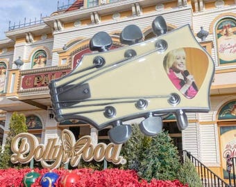 Dolly Pardon Dollywood Guitar Pick Concert Promo Pink Belt Buckle Working 9 to 5 Hee Haw Queen of Country Hit Song Fan Club