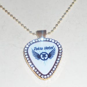 BWL hard rock hotel guiterpick pendant