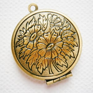 2 Antique Brass Round 27mm Flower Face Locket Pendants