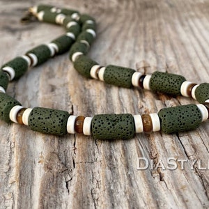 Olijfgroene lavasteenketting heren, tijgeroogketting heren, kralenketting heren, howlietketting, chokerketting, surferketting