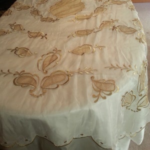 Elegant chiffon satin cream gold table cloth and 12 napkins image 2