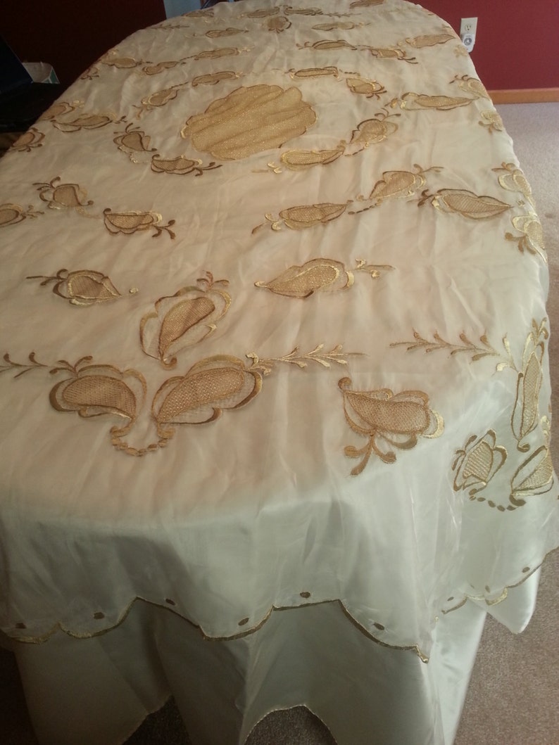 Elegant chiffon satin cream gold table cloth and 12 napkins image 2