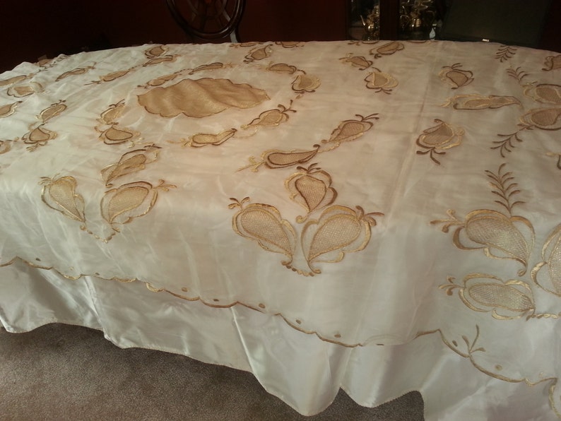 Elegant chiffon satin cream gold table cloth and 12 napkins image 1