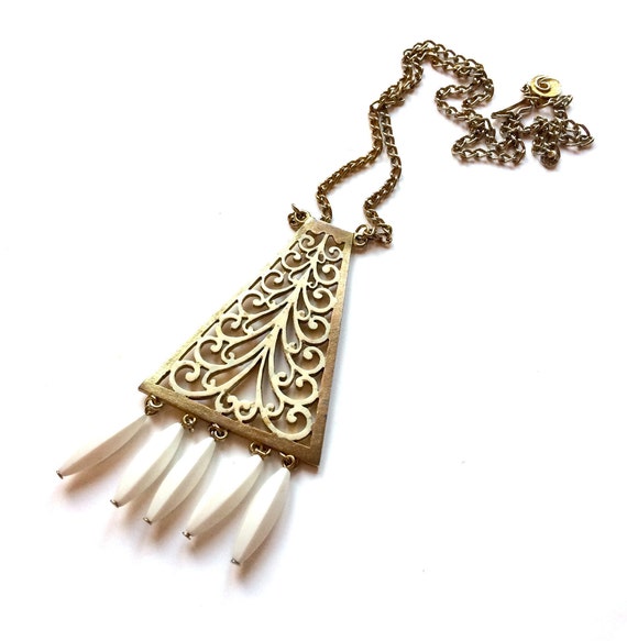 Vintage LISNER pendant necklace. White enamel, wh… - image 1