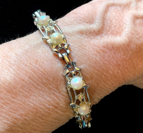 Vintage Pearl and Rhinestone Bracelet. Silver Tone Metal Bracelet 