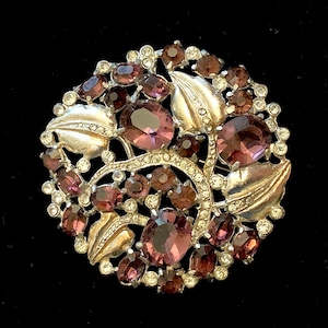 Vintage 1940s brooch. Large brooch with plant motif, large amethyst rhinestones and small clear rhinestones. Original from &#39;40 – cod. A576l