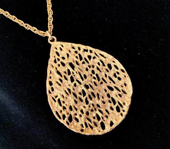 Vintage necklace by NAPIER. Gold tone metal chain… - image 8