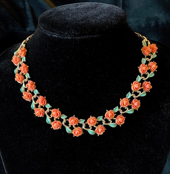 Vintage faux coral small roses set. Necklace and … - image 3