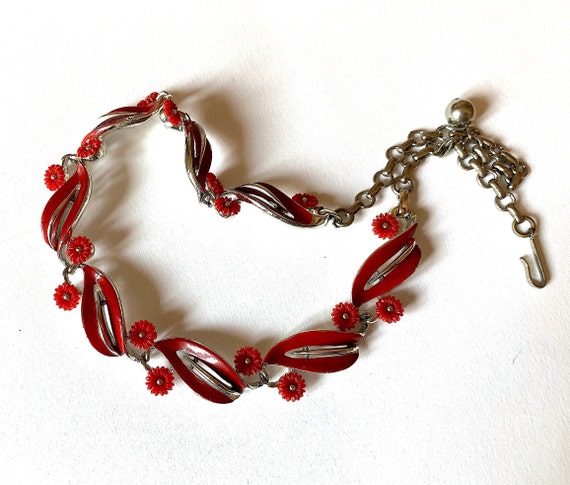 Vintage LISNER necklace. Red lucite small flowers… - image 3