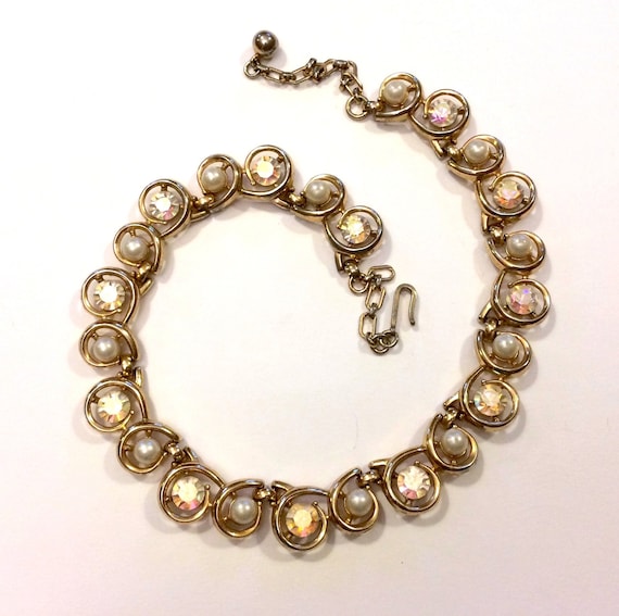 Trifari Golden metal and faux pearls with small rhinestones