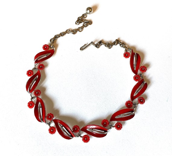 Vintage LISNER necklace. Red lucite small flowers… - image 1