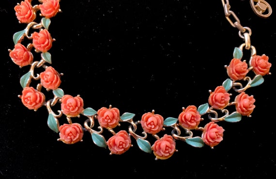 Vintage faux coral small roses set. Necklace and … - image 5