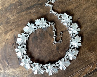 Pretty vintage LISNER necklace! Lovely maple leaves choker in silver tone metal. Graceful vegetal motif! Original late 50s-60s!! - cod. A489