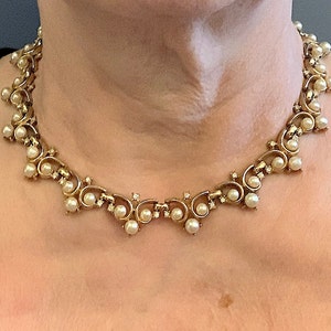 Vintage TRIFARI necklace: Gold Trifanium, Faux Pearl & Rhinestone. Alfred Philippe 1953 – Cod. A576g