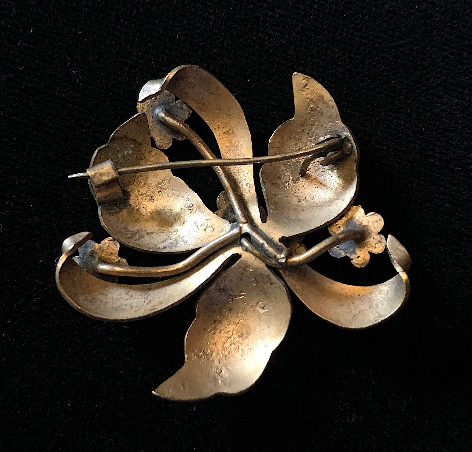 Broche Ancienne En Laiton Signée Gesch - Occasion Bon état, Accessoire Vintage De Collection