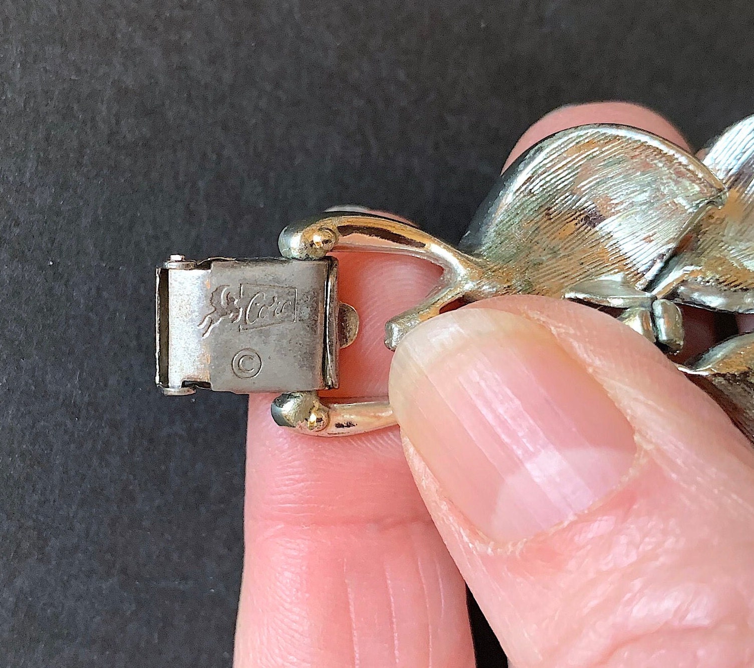 Vintage Bracelet Pegasus CORO. Silver Tone Metal Leaves