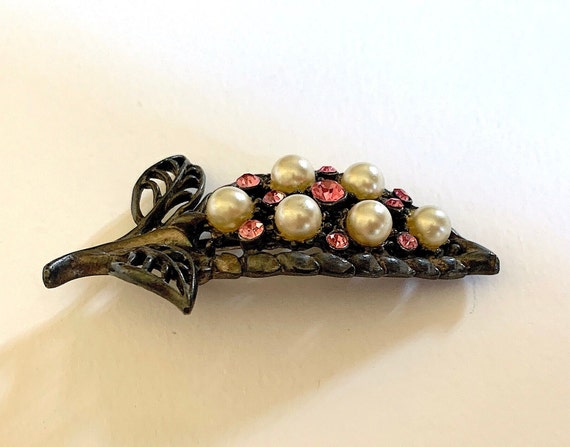 Vintage brooch signed CORO. Gun metal leaf shaped… - image 3