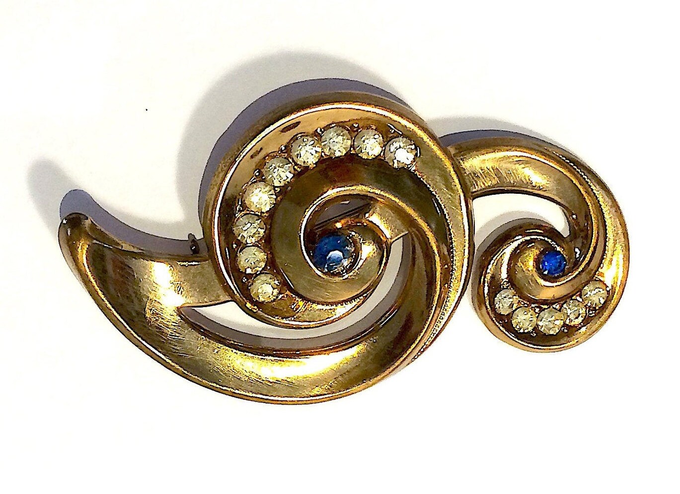 1940年代のヴィンテージブローチ。クリアとブルーのライン